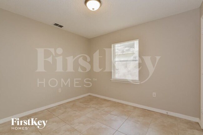 Building Photo - 3414 Cove Ct W