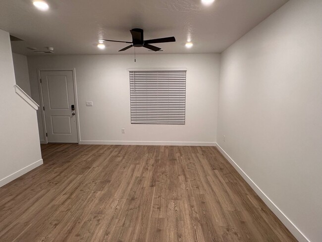 Building Photo - $300 OFF FIRST MONTHS RENT. Dog Friendly! ...