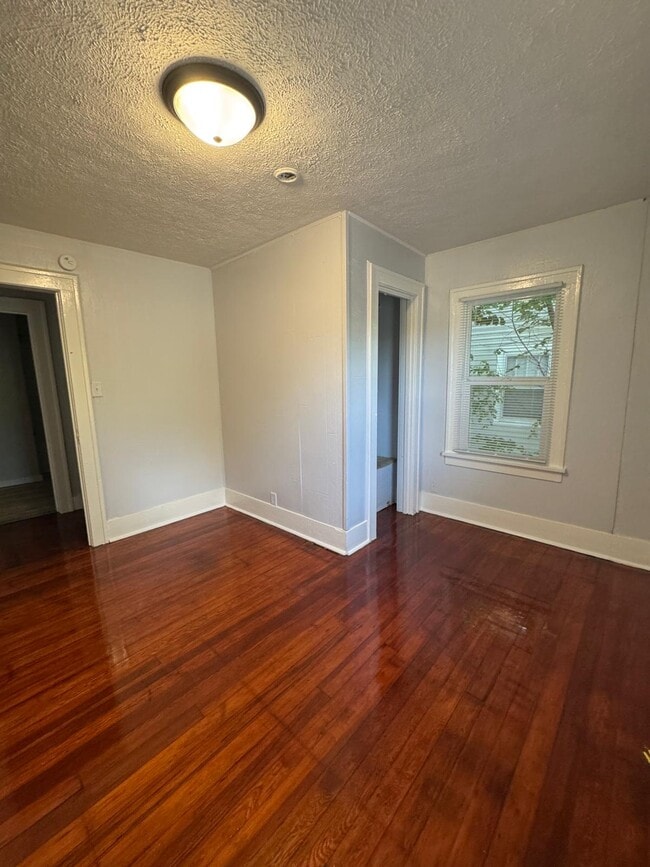 Building Photo - 401 Altgeld St