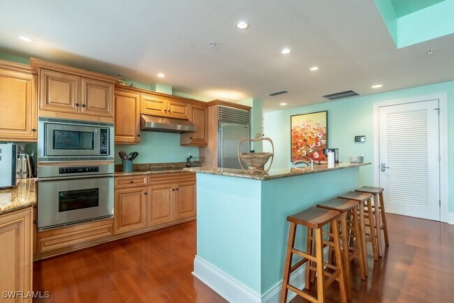 Building Photo - 300 3rd Ave S