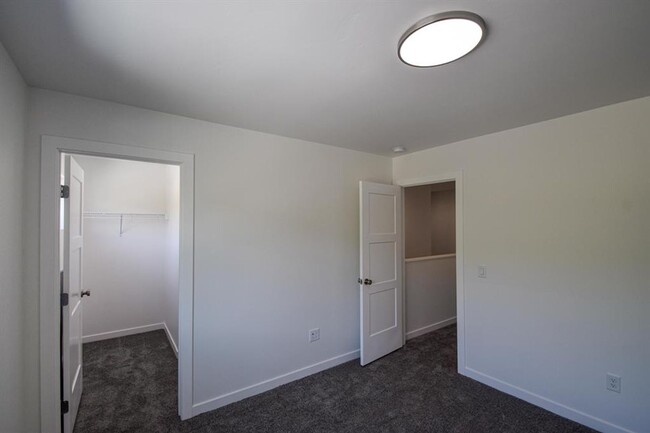Building Photo - New South Hills Duplex Stunner!