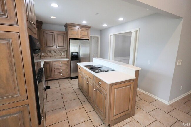 Building Photo - 8231 Lake Terrace Dr
