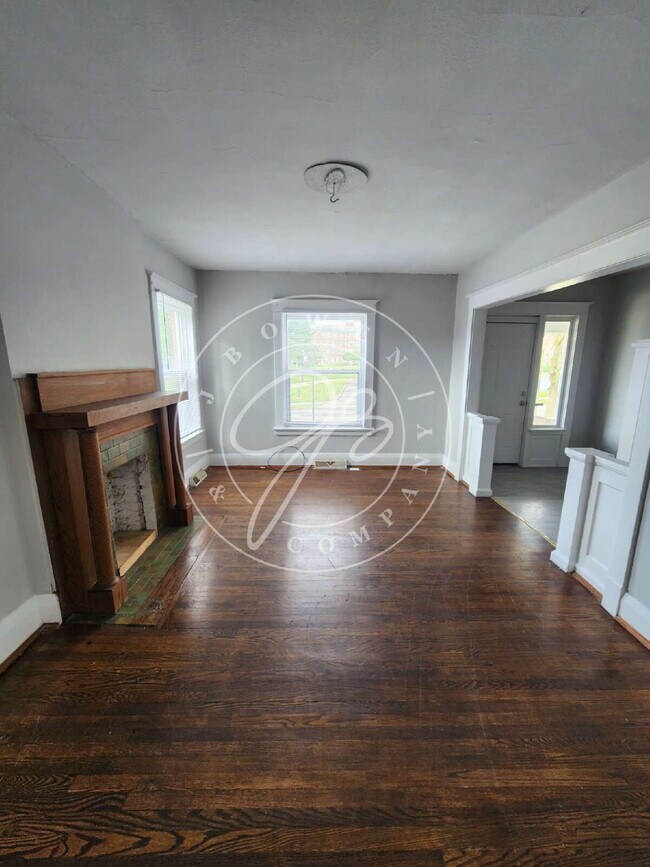 Building Photo - 2 bed 2 story townhouse! Individual baseme...