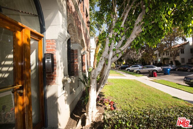 Building Photo - 361 S Detroit St