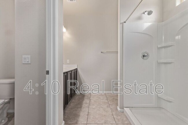 Building Photo - 2403 E Alida Trail