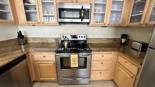 Building Photo - 450 N Arlington Ave