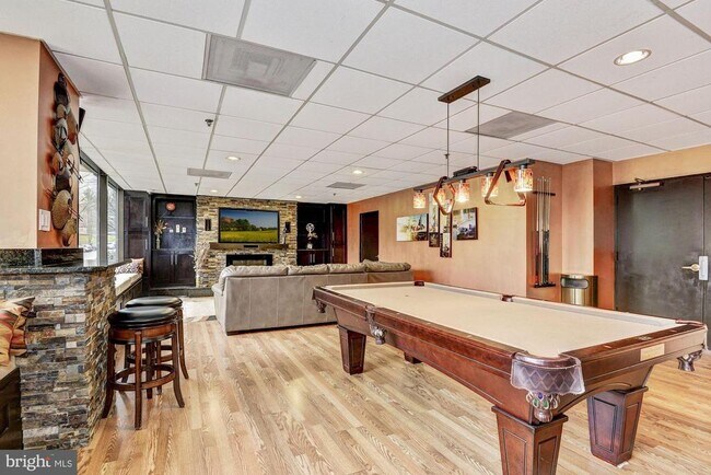 Building Photo - 3800 Powell Ln