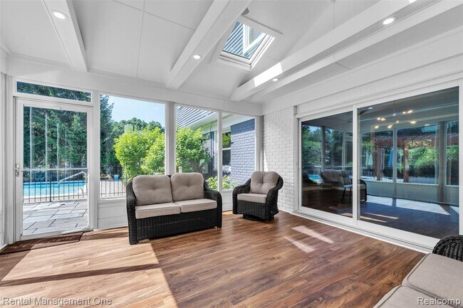 Building Photo - 3015 High Pointe Ct