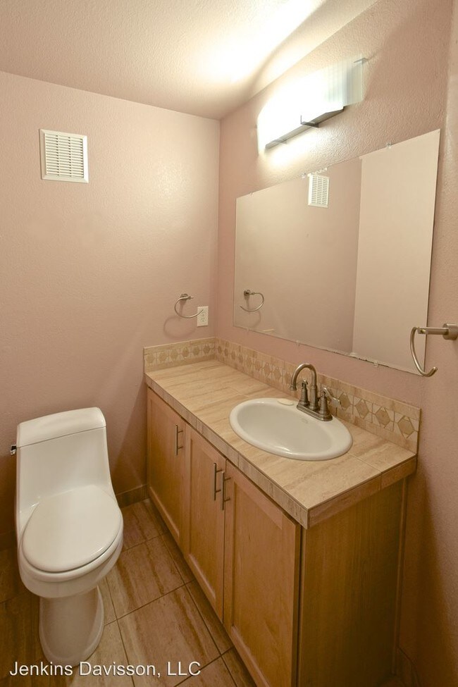 Building Photo - 2 br, 2.5 bath House - 3956 Carman Drive