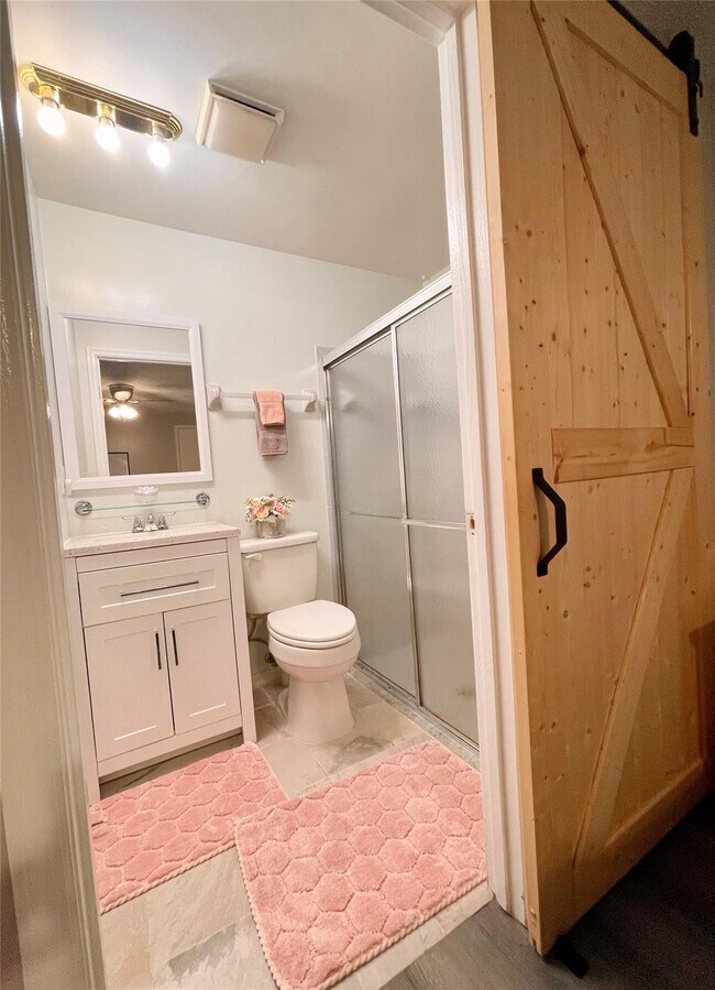 Building Photo - 1150 SW Jumper St