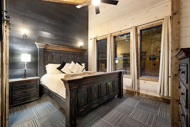 Building Photo - 222 Lost Creek Trl