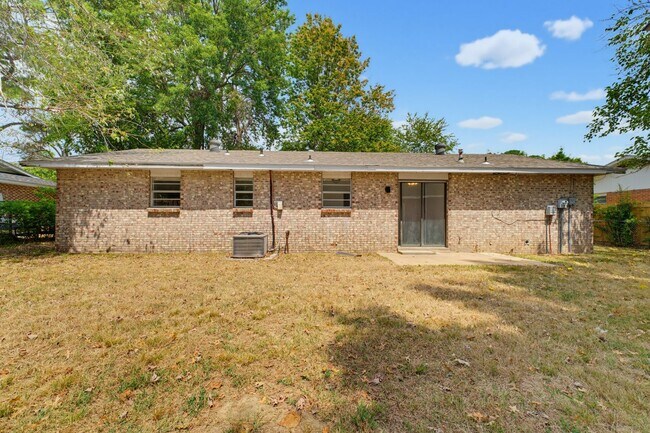 Building Photo - 2501 N Jill Cir