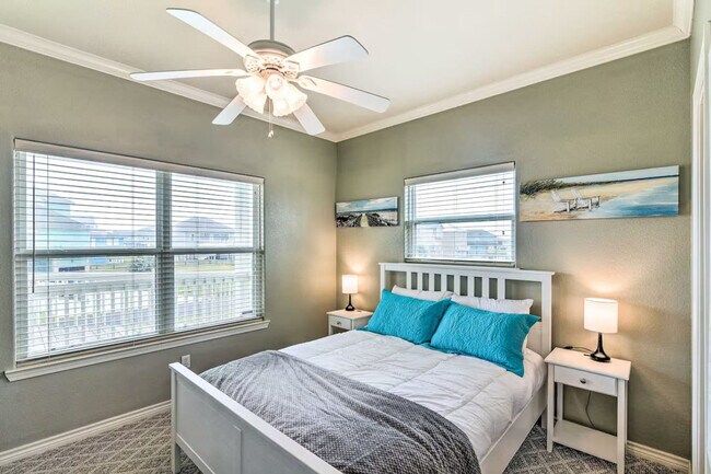 Building Photo - 3229 Castle Dr