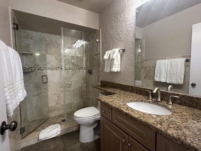 Building Photo - 402 Club Dr
