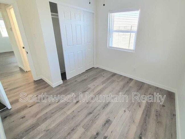 Building Photo - 7404 N 62nd Ave