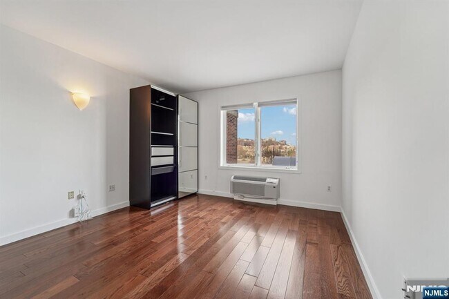 Building Photo - 3118 City