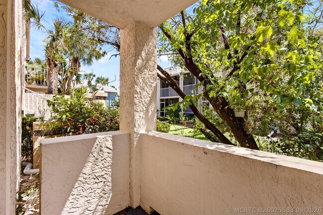 Building Photo - 1628 SE Green Acres Cir
