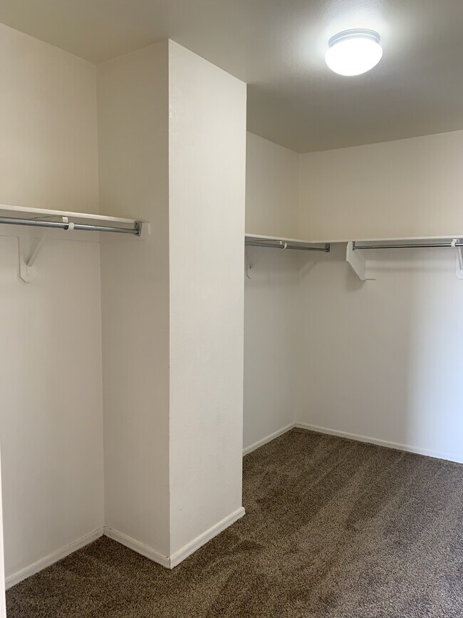 Building Photo - 6796 S Parliament Dr