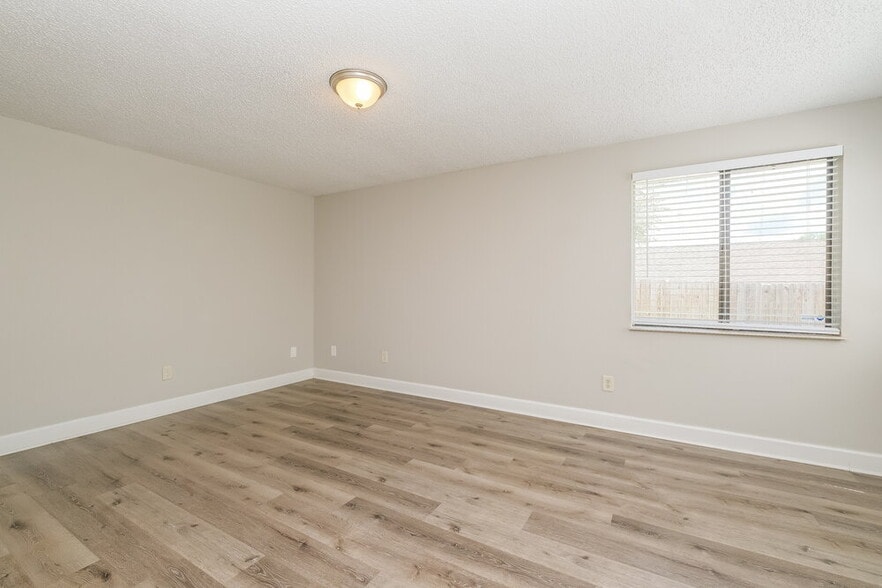Building Photo - 7511 Breezewood Ct