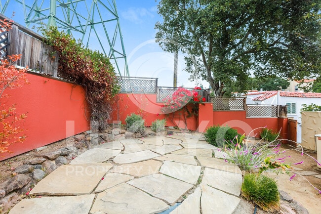 Building Photo - 4753 El Centro Ave