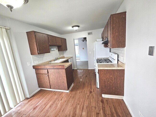 Building Photo - 573 Greystone Ln