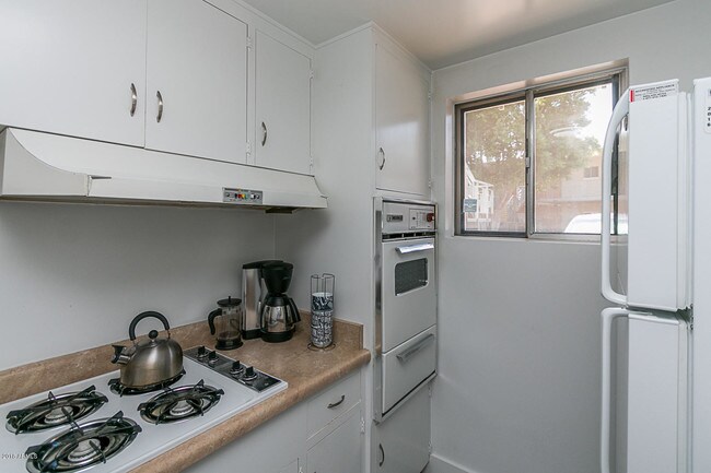 Building Photo - 6125 E Indian School Rd