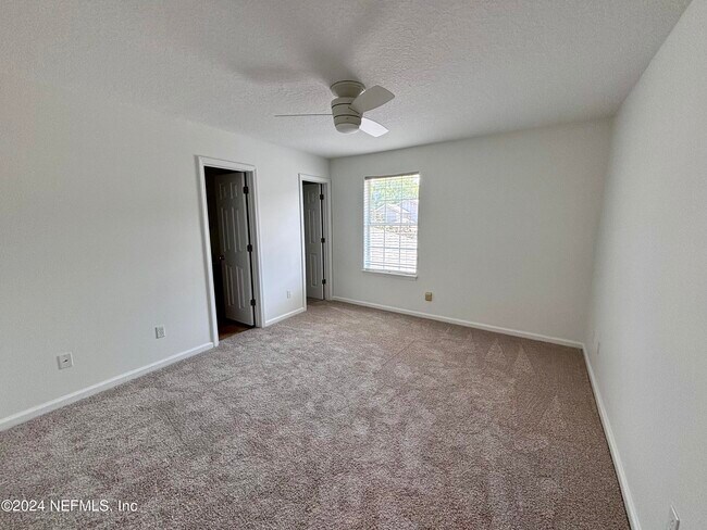 Building Photo - 369 Scrub Jay Dr