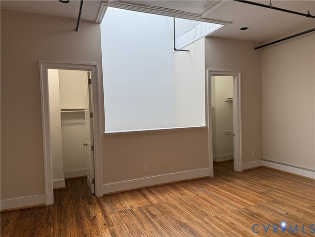 Building Photo - 105 E Broad St