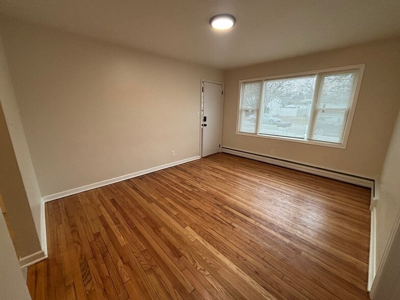 Building Photo - 13 Anthony Ln