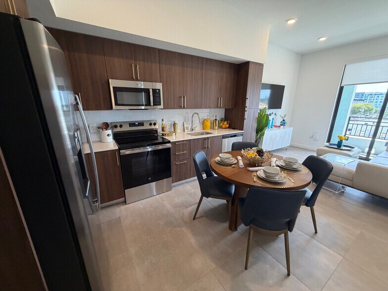 Building Photo - 1851 Fillmore St