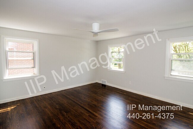 Building Photo - 3549 Grosvenor Rd