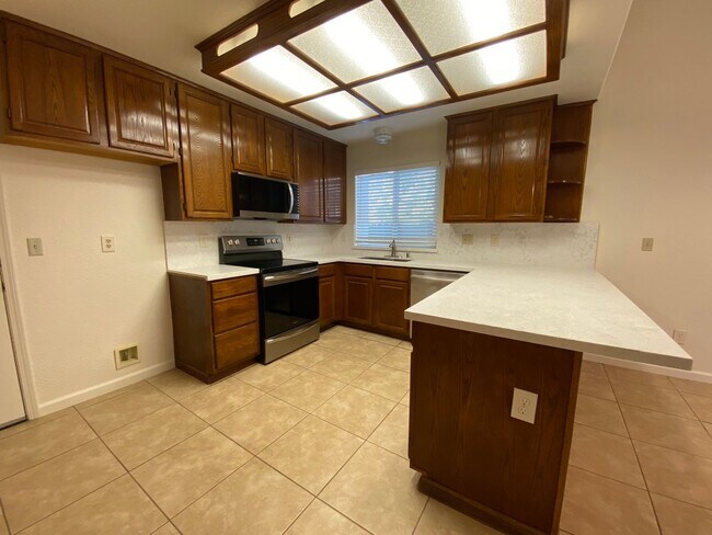 Building Photo - Vacaville 3bed/2bath home! Open floor plan...