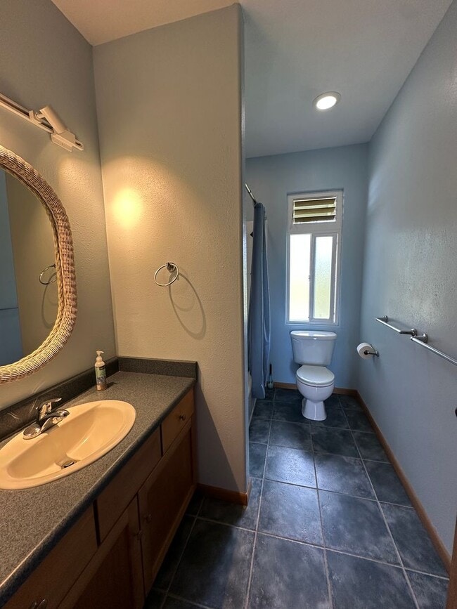 Building Photo - 4 Bedroom/ 2.5 Bath