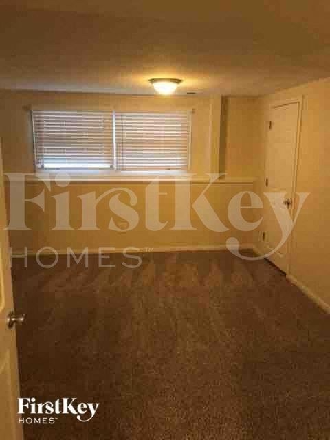 Building Photo - 534 Longwood Dr