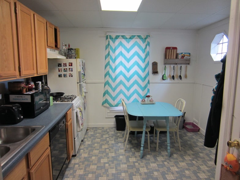 Building Photo - 1324 Vermont St