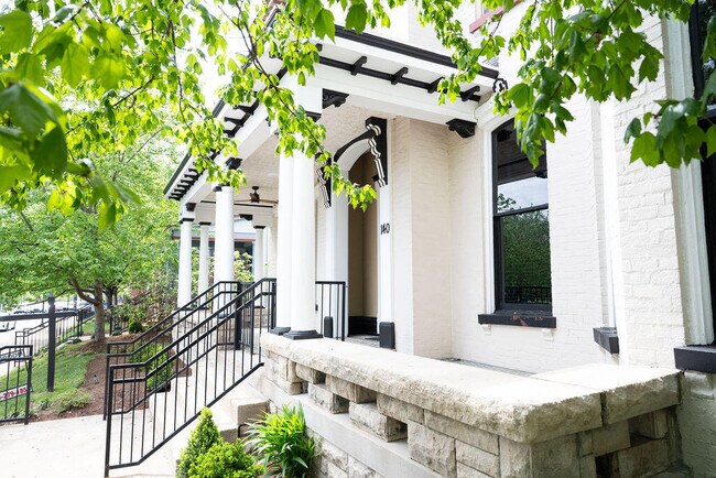 Building Photo - 275 S Limestone