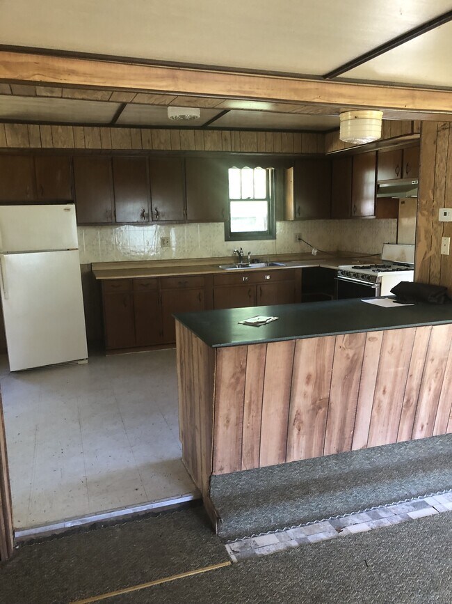 Building Photo - 574 Lincoln St