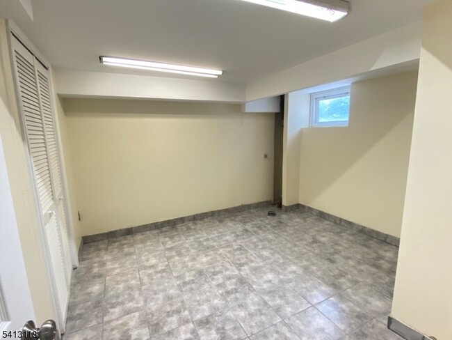 Building Photo - 52 Day St