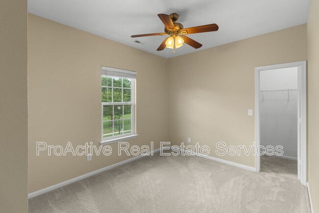 Building Photo - 729 Creekwood Dr