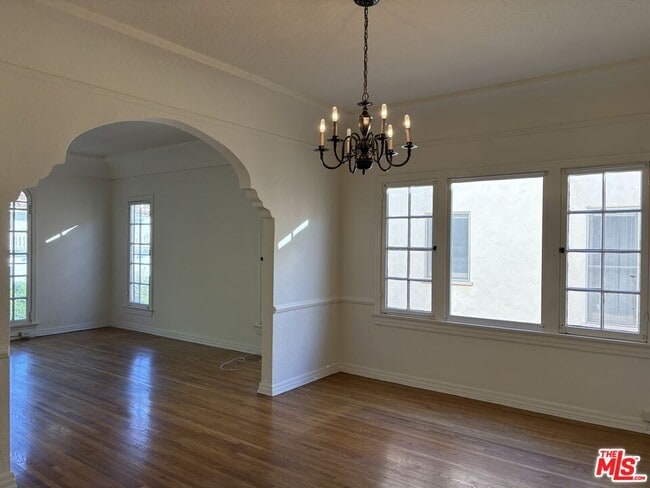 Building Photo - 351 N Gardner St