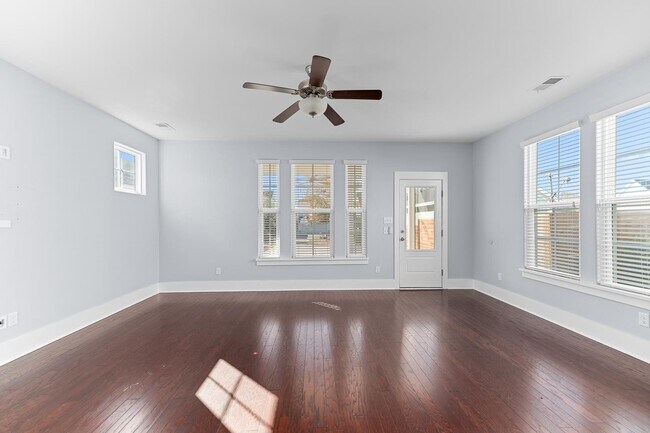 Building Photo - 313 Oak Bend St