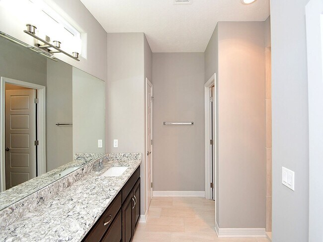 Building Photo - 19527 Shadow Ridge Dr