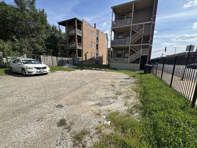 Building Photo - 3158 W Jackson Blvd