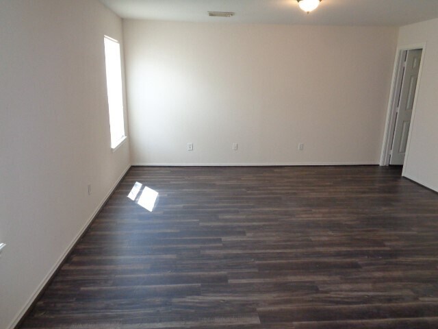 Building Photo - 16747 Fallen Timbers Dr