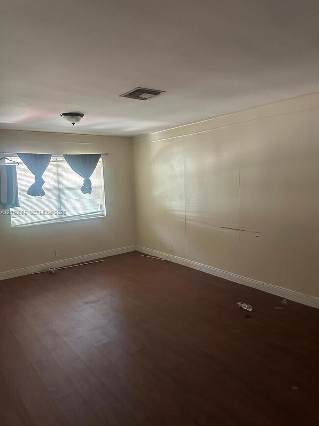 Building Photo - 4084 Coral Springs Dr