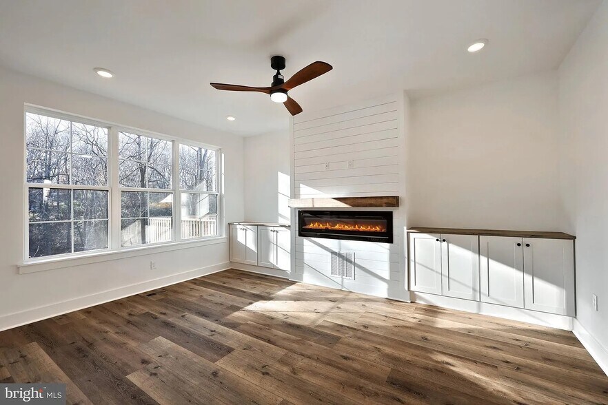 Building Photo - 1022 Trinity Rd