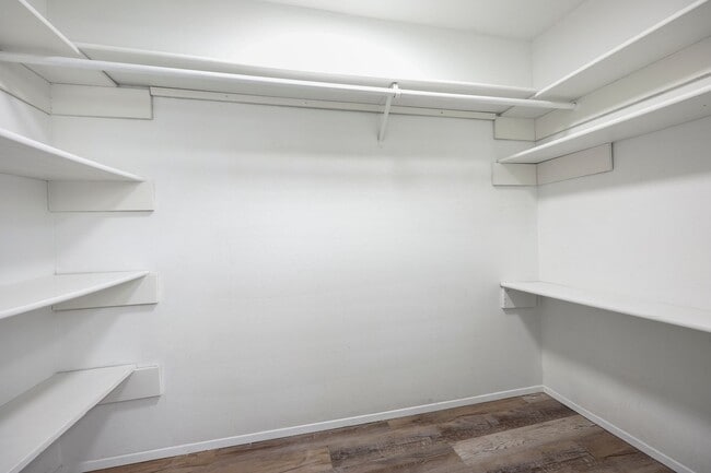 Building Photo - Renovated Basement level unit - West Linn, OR