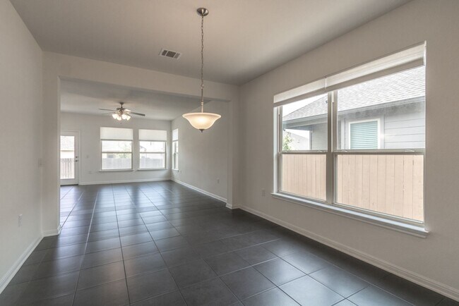 Building Photo - 909 Durness Dr