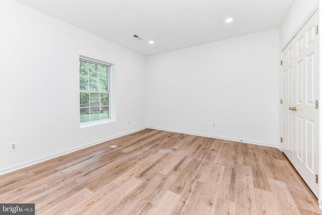 Building Photo - 46342 Summerhill Pl