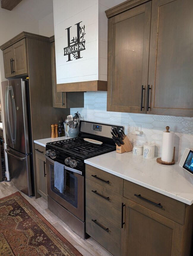 Building Photo - Beautifully Remodeled 3 Bed/2 Bath on Bend...